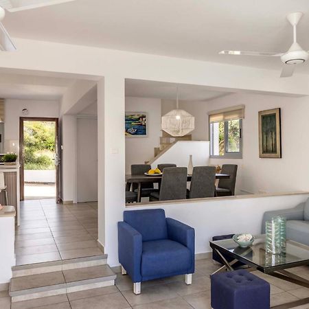 פרוטאראס Azure Luxury Pool Villa מראה חיצוני תמונה