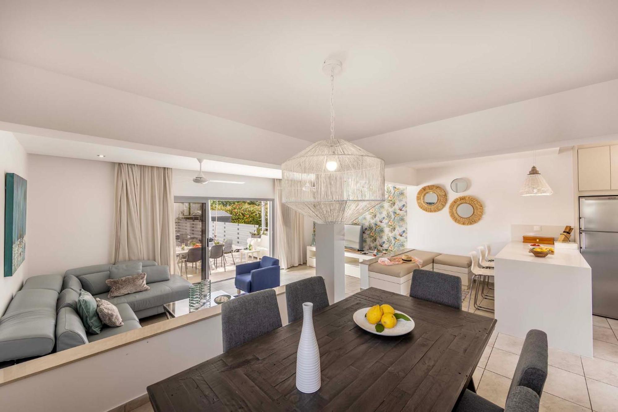 פרוטאראס Azure Luxury Pool Villa מראה חיצוני תמונה