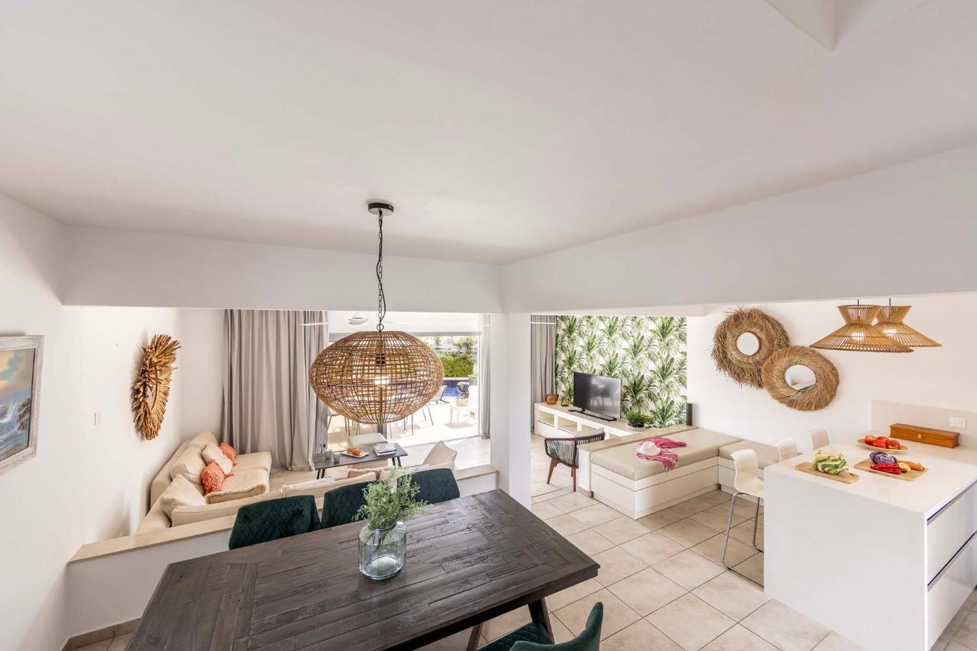 פרוטאראס Azure Luxury Pool Villa מראה חיצוני תמונה