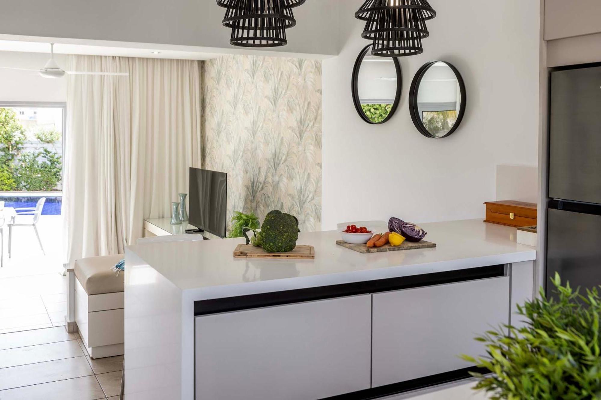 פרוטאראס Azure Luxury Pool Villa מראה חיצוני תמונה